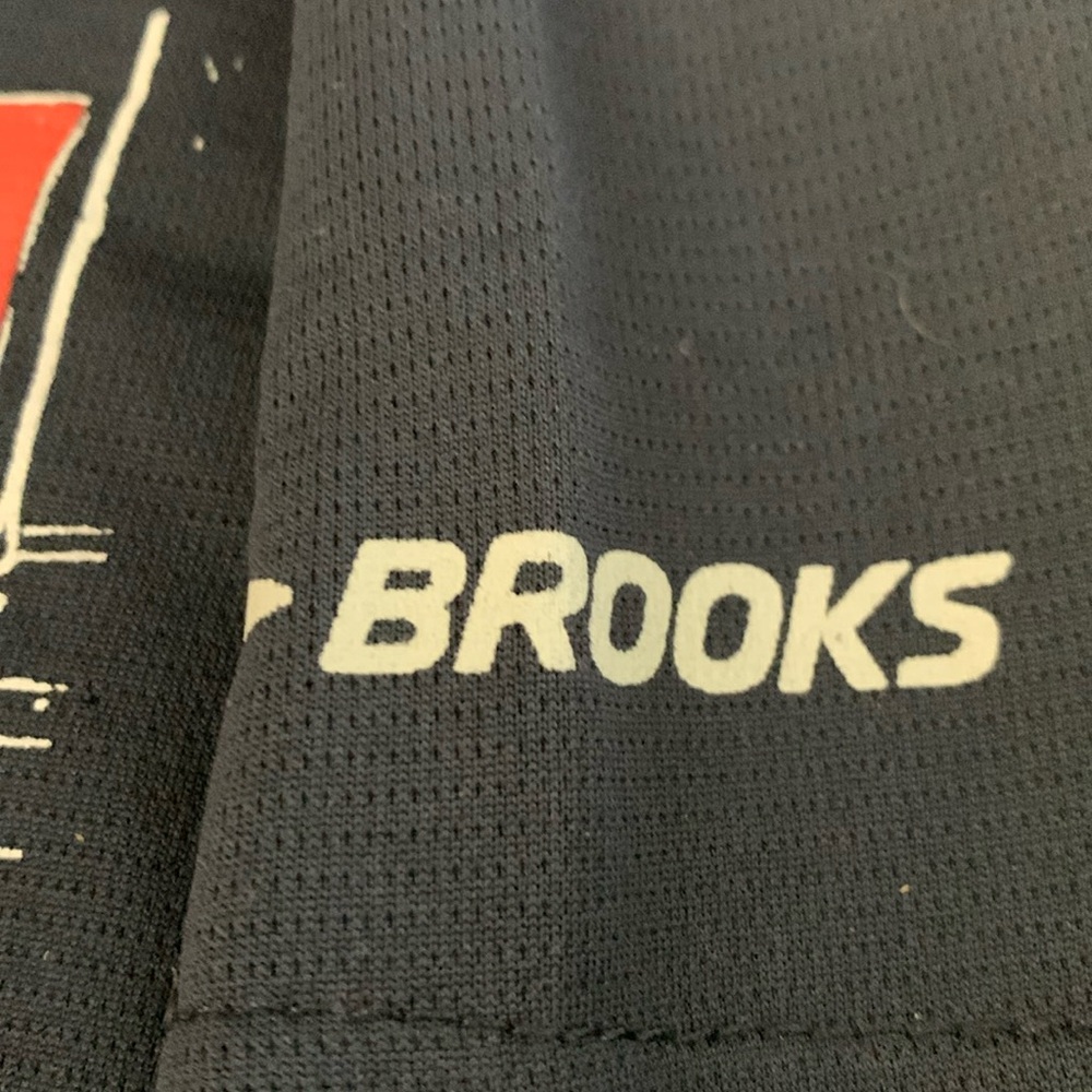 3/$20✨Brooks Black Short Sleeve Tee Rock n Roll Series Marathon 2017 Nashville - Picture 5 of 9